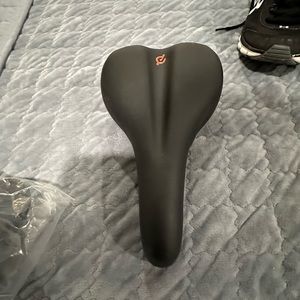 Peloton seat w/ cover